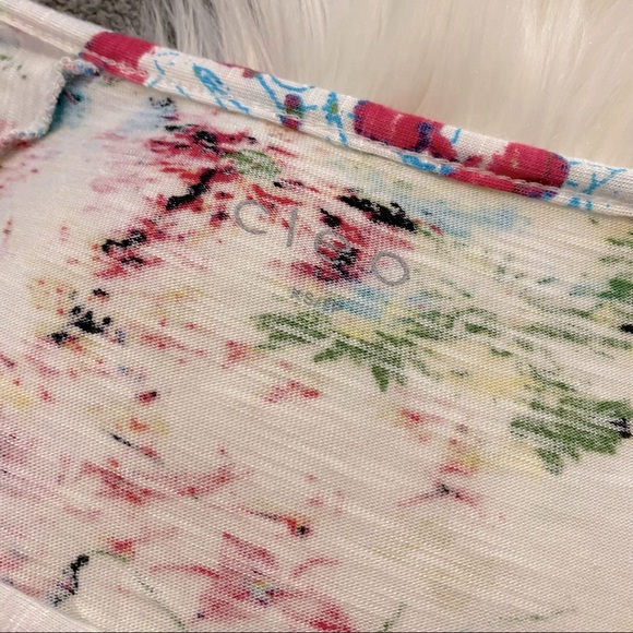 Floral shoulder cut-out top - Picture 3 of 5